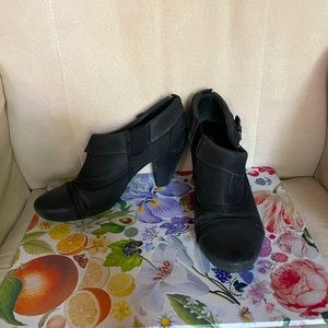 Civico 10 black leather booties size 7.5